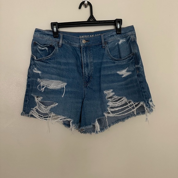American Eagle Outfitters Pants - !American Eagle High Rise 90s Boyfriend Shorts!